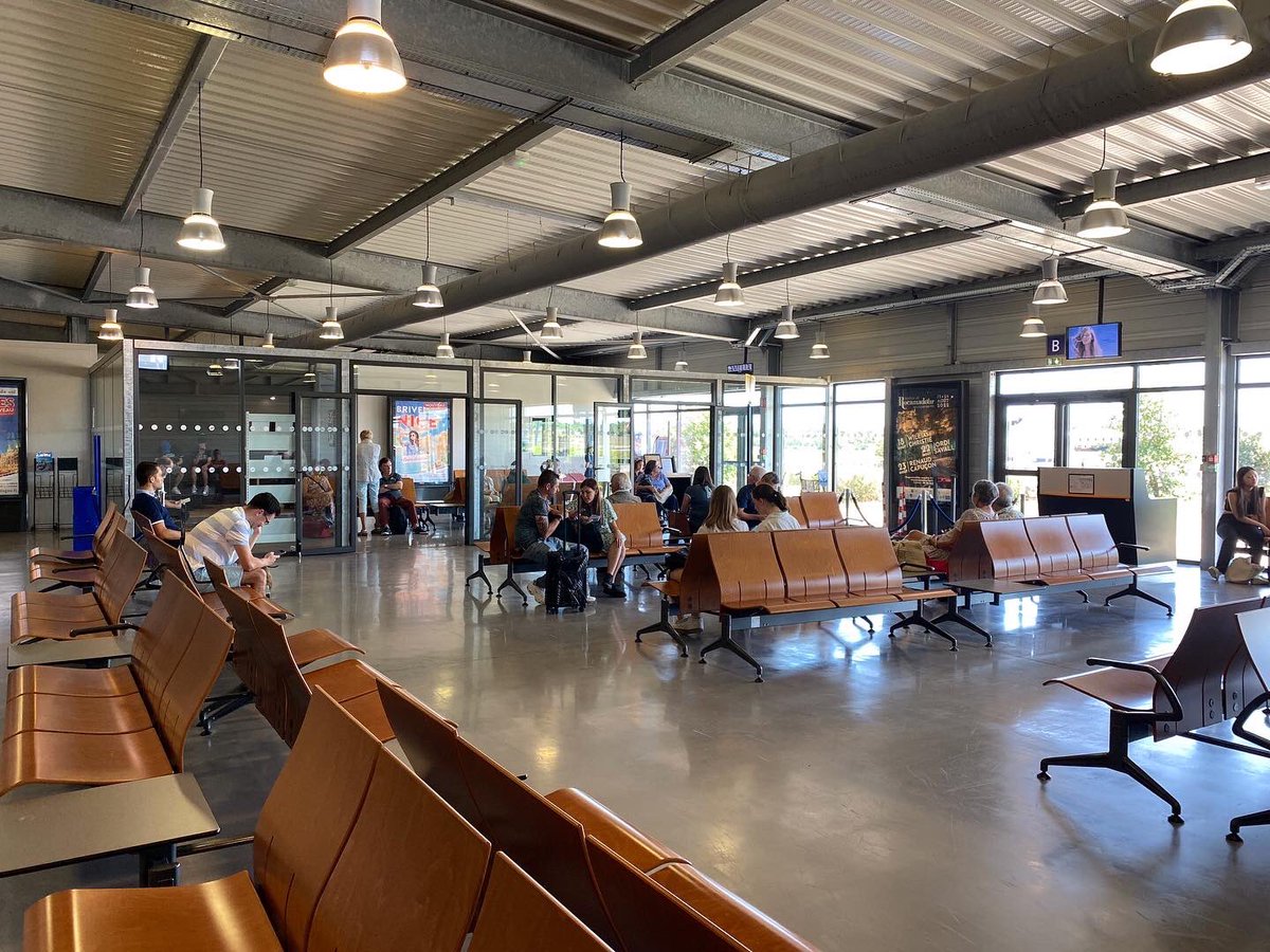 FlyingBrive's tweet image. ✈️ 1er vol vers Nice de la saison 😎
Avec @FlyAmelia_com et @AeroportNice