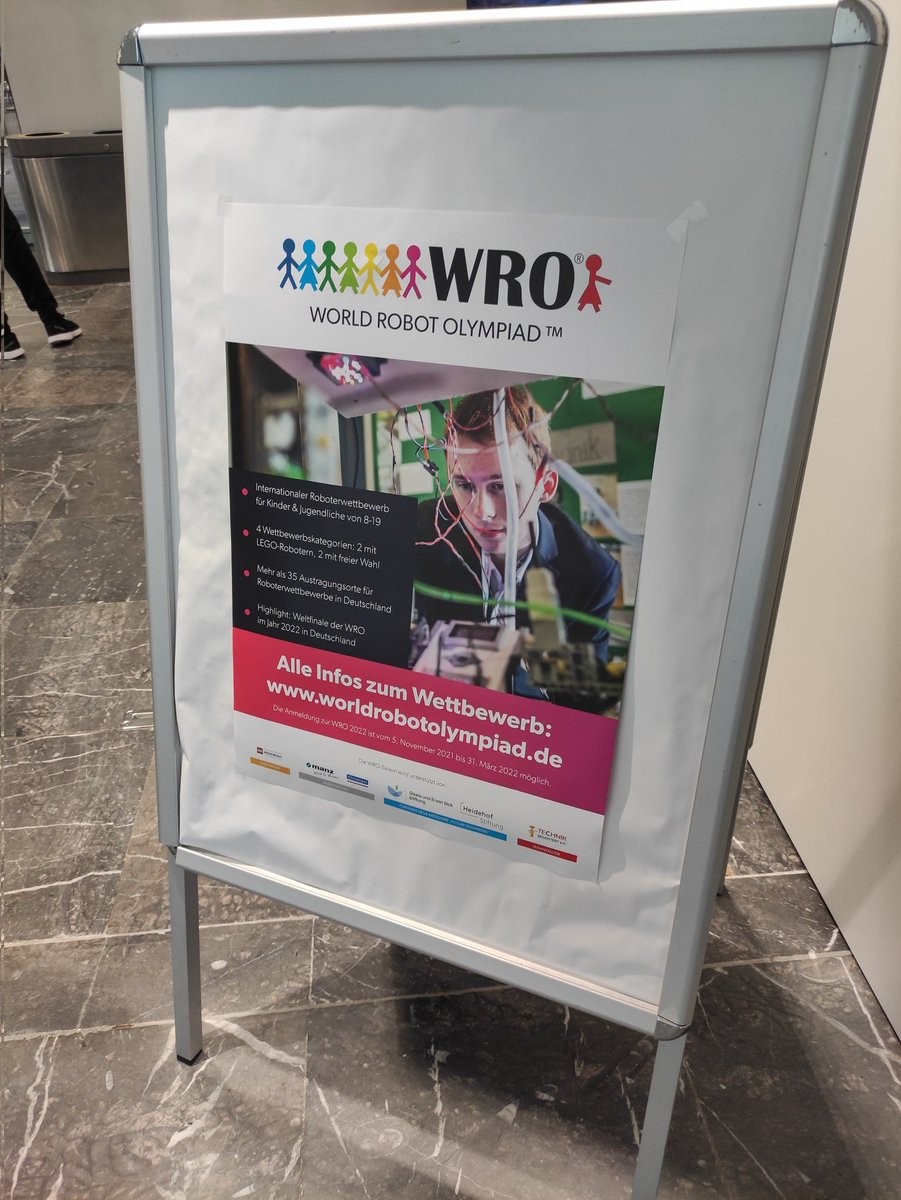 VDE_UBB's tweet photo. #WRO - World Robot Olympiad 
Heute fand der Regionalwettbewerb in Chemnitz statt. Mädchen und Jungen zeigten ihr Können bei Aufbau und #Programmierung ihrer Roboter.
Das #Deutschlandfinale 2022 wird am 17./18. September ebenfalls in #Chemnitz ausgetragen.
#ediale #Zukunft https://t.co/z2oo0b1B1W