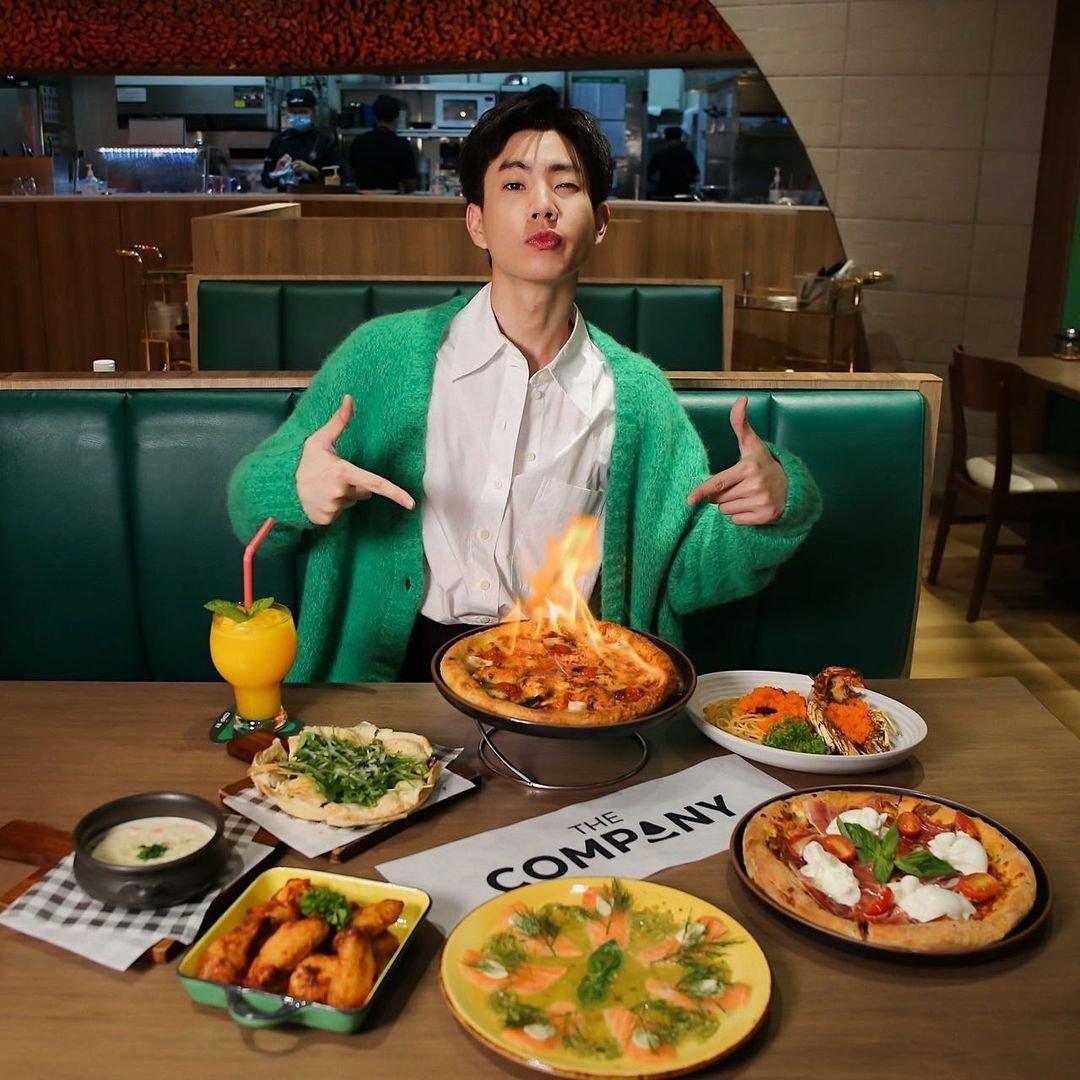 Actualización de <a href="/off_tumcial/">ออฟที่แปลว่าปิดประตูแพ้</a> en Instagram
[02/07/2022]

#offgun #off #offgunfamily #offguncouple #offgunisreal #offgunmoment #ออฟกัน #offjumpol #offjumpoladulkittiporn #offgun_rosario_