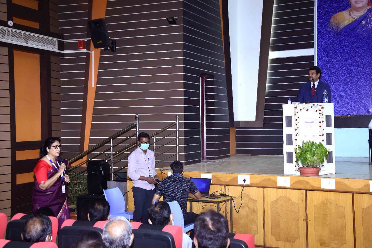 SALEMSHARAVANAN's tweet photo. A lively interaction at #VMKVMC campus with few hundreds of #VMRF University officials & academicians from all Salem constituent colleges. #VinayakaMissions is making a mark in the educational map of India even stronger. இப்படை தோற்கின் எப்படை வெல்லும்..?! #KVSTAR https://t.co/Zz8UJcFAbb