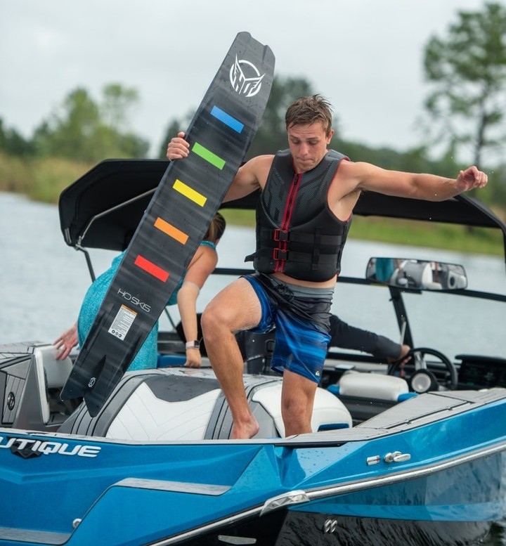 WakesportsULMTD's tweet image. Its SATURDAY! Grab your skis but don&apos;t trip on your way to the water.

 #hoskis #mostfunwins
#syndicatewaterskis #waterski #waterskiing #lakelife  #waterskiworld