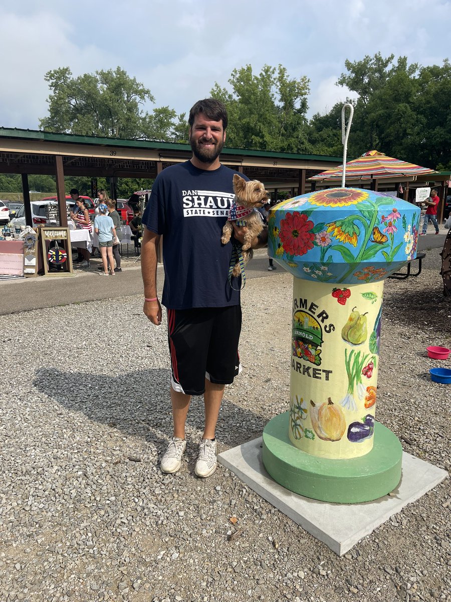 #TeamShaul representing at <a href="/ArnoldFarmMkt/">Arnold Farmers Mkt</a>. Binnington made sure everyone knows <a href="/DanShaulMO/">Dan Shaul</a> is the right choice to serve Jefferson county in the State Senate. #Community #moleg #ArnoldMO