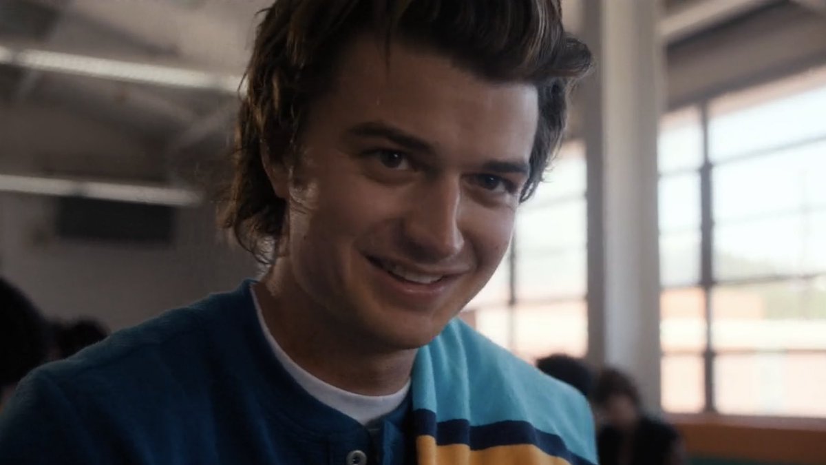 lesleatin's tweet photo. steve harrington smiling at vickie and robin is giving very much... https://t.co/TBwrgCsivz