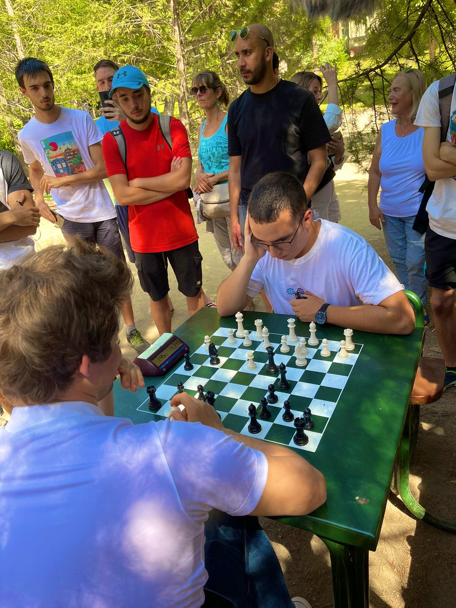 Anna Cramling plays Magnus Carlsen over the board in the park