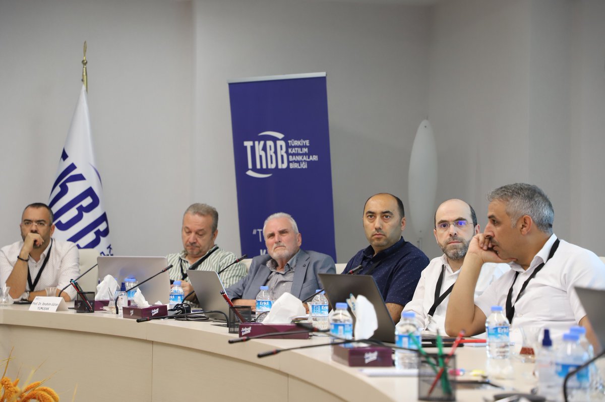 2. Türkiye’de İslam İktisadı ve Finansı Alanında Üniversite-Sektör İş Birliği Çalıştayı'nın 2.oturumunda Doç. Dr. Zeyneb Hafsa Orhan, "İslam İktisadı ve Finansı Yüksek Lisans ve Doktora Müfredatları Genel Durumu" konulu sunumunu gerçekleştirdi.