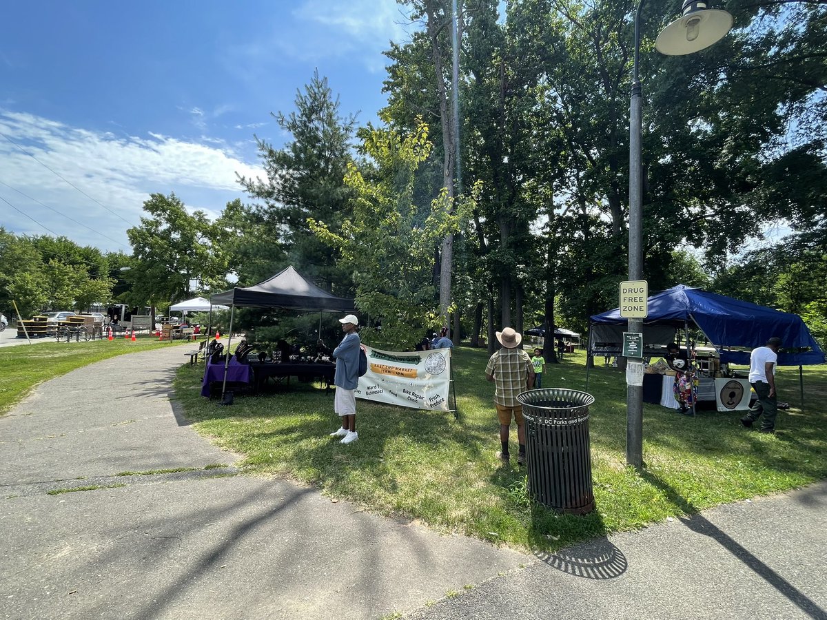#DCEastEndMarket is BACK!! 

Come to Foote And Division before 4pm! 

See you soon!