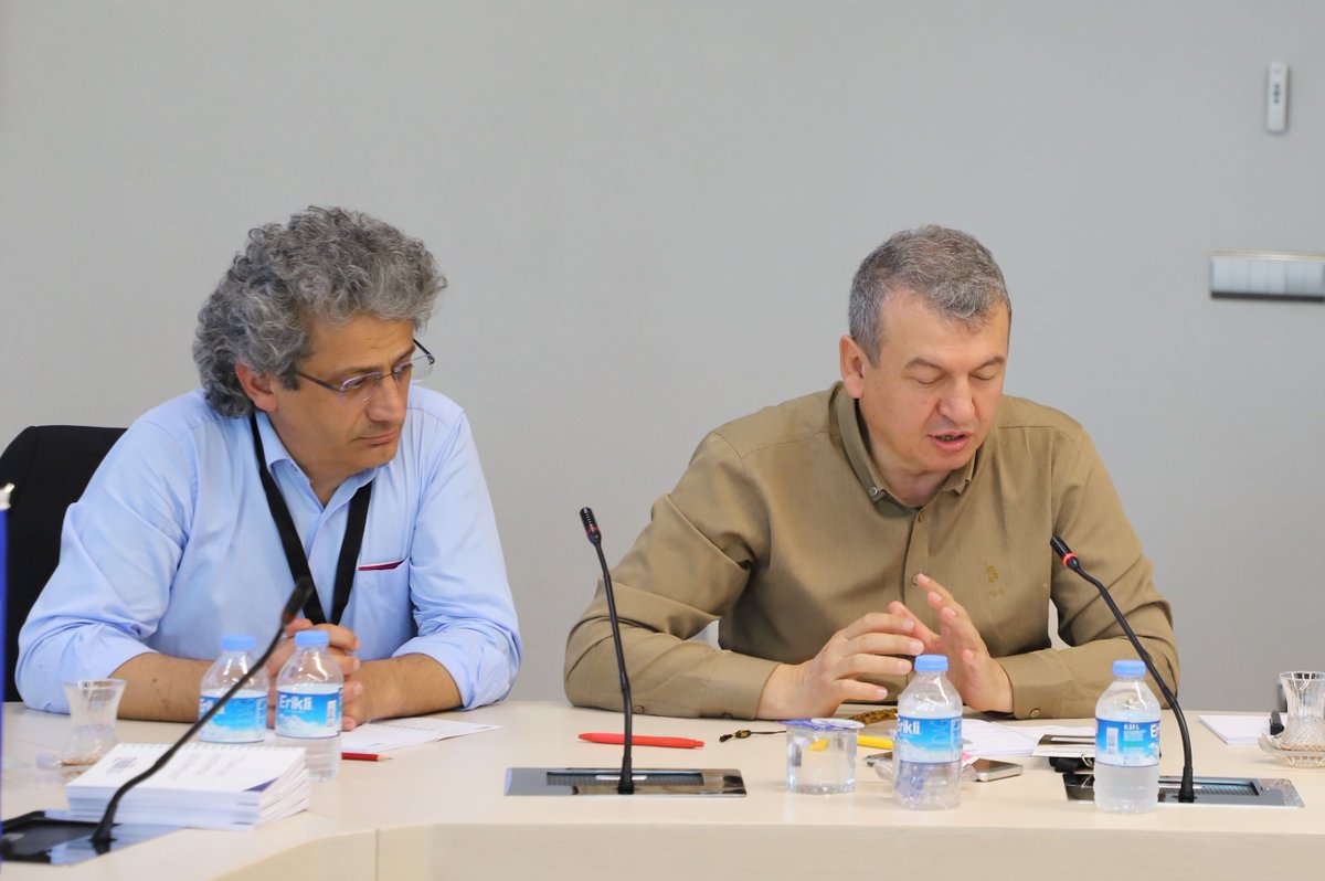 Çalıştayın ikinci oturumu  katılımcıların soruları ve müzakeresi eşliğinde sona erdi.