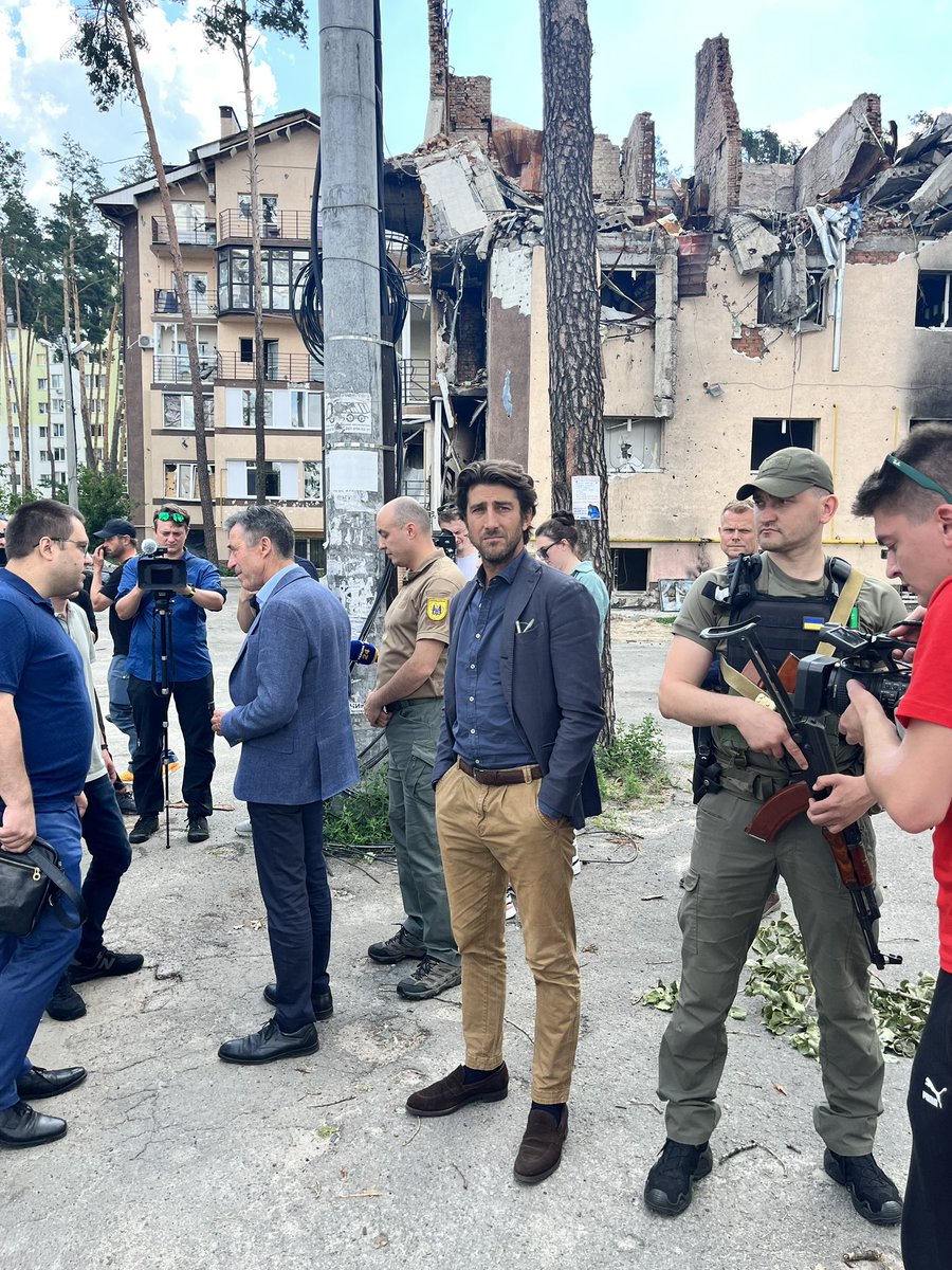 FabricePothier's tweet photo. Moving visit to #Irpin - only reason to shell &amp; air bomb a residential area is to terrorise population

Putin’s dark mix of stalinism and terrorism

Yet touching to see fortitude of Ukrainians- 🇺🇦 flags planted to say they will rebuild; message calling for ‘Make Europe Not War’ https://t.co/uo28m9qBb8