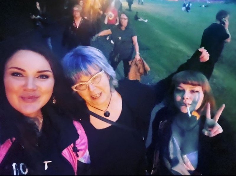 GypsyRoseBush tweet media