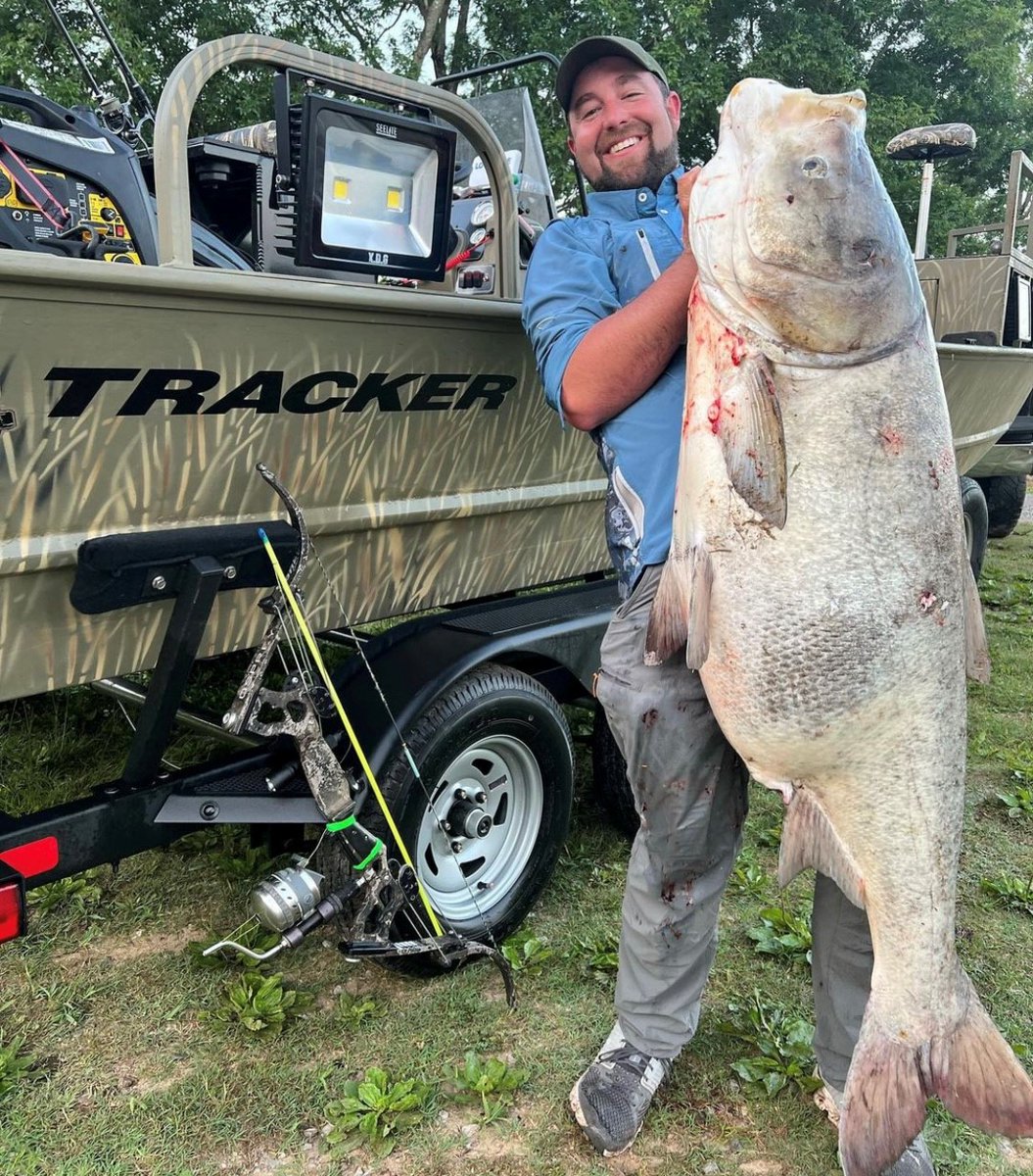 SPORTSMANchnl's tweet photo. "Now THAT is a Bighead carp if I've ever seen one!!!" - @druryoutdoors
Do you have a PB Bighead Carp?
#IAMSPORTSMAN #ThisIsFishing #fishing #bowfishing #bowfish #carp #carpfishing #bigheardcarp https://t.co/xlcgwj55rO