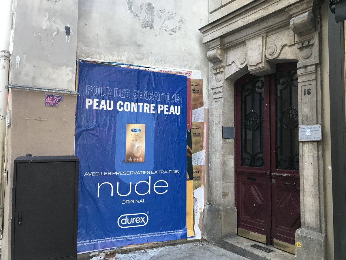 PARISMARAIS's tweet photo. "Allo DUREX ?" Est ce qu'il existe des capotes contre l'affichage sauvage et les marques qui collent sur les murs du patrimoine classé du Marais ? #DIRTYLIST @DurexFrance @cbrossel @audmr @Parisjecoute @MParisCentre 😱 https://t.co/ZieX82D6IX