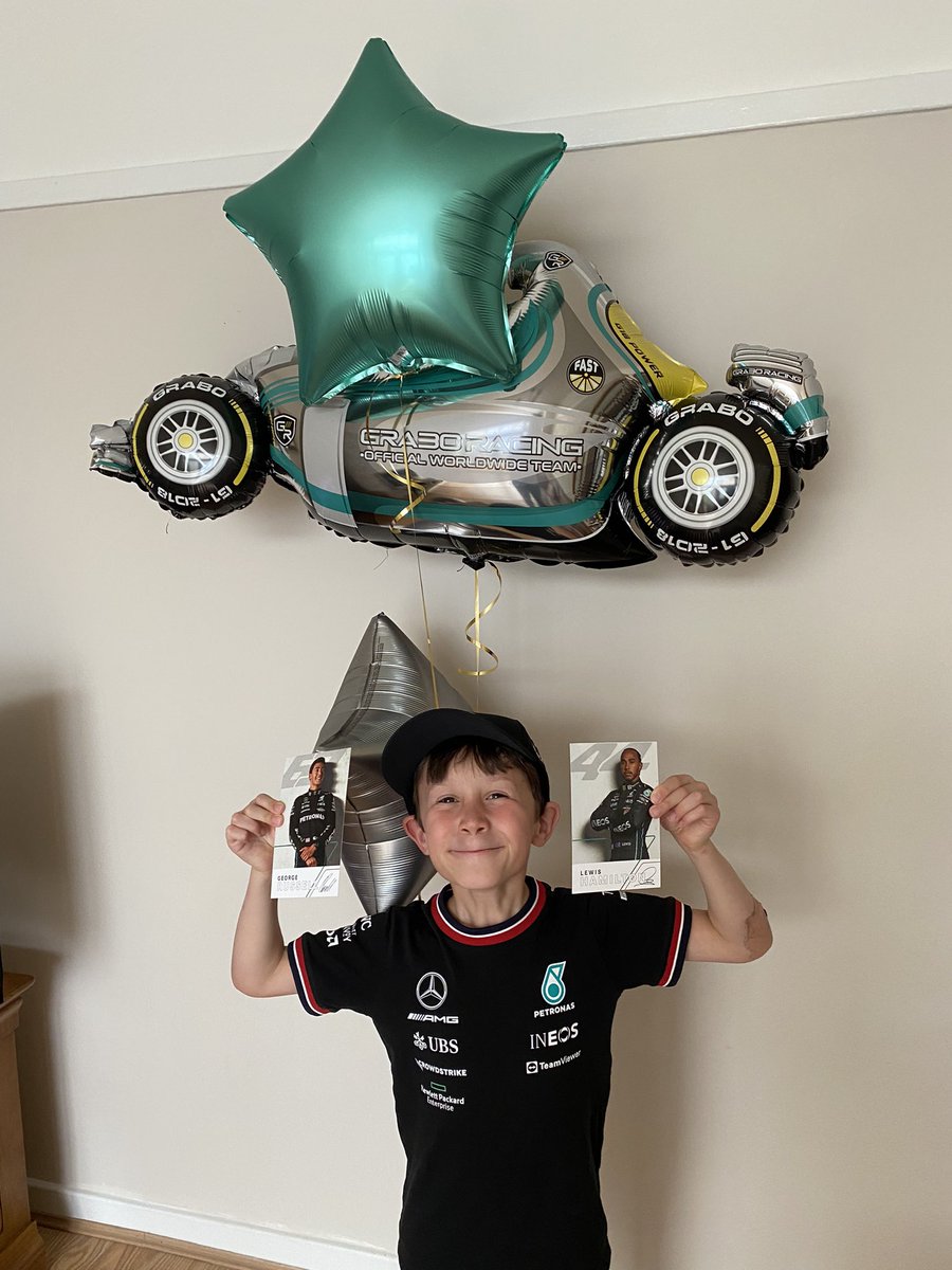 @Stevem871 @SilverstoneUK @LewisHamilton How exciting ! Enjoy … I hope to take my little boy next year. Let us know how he gets on 👍