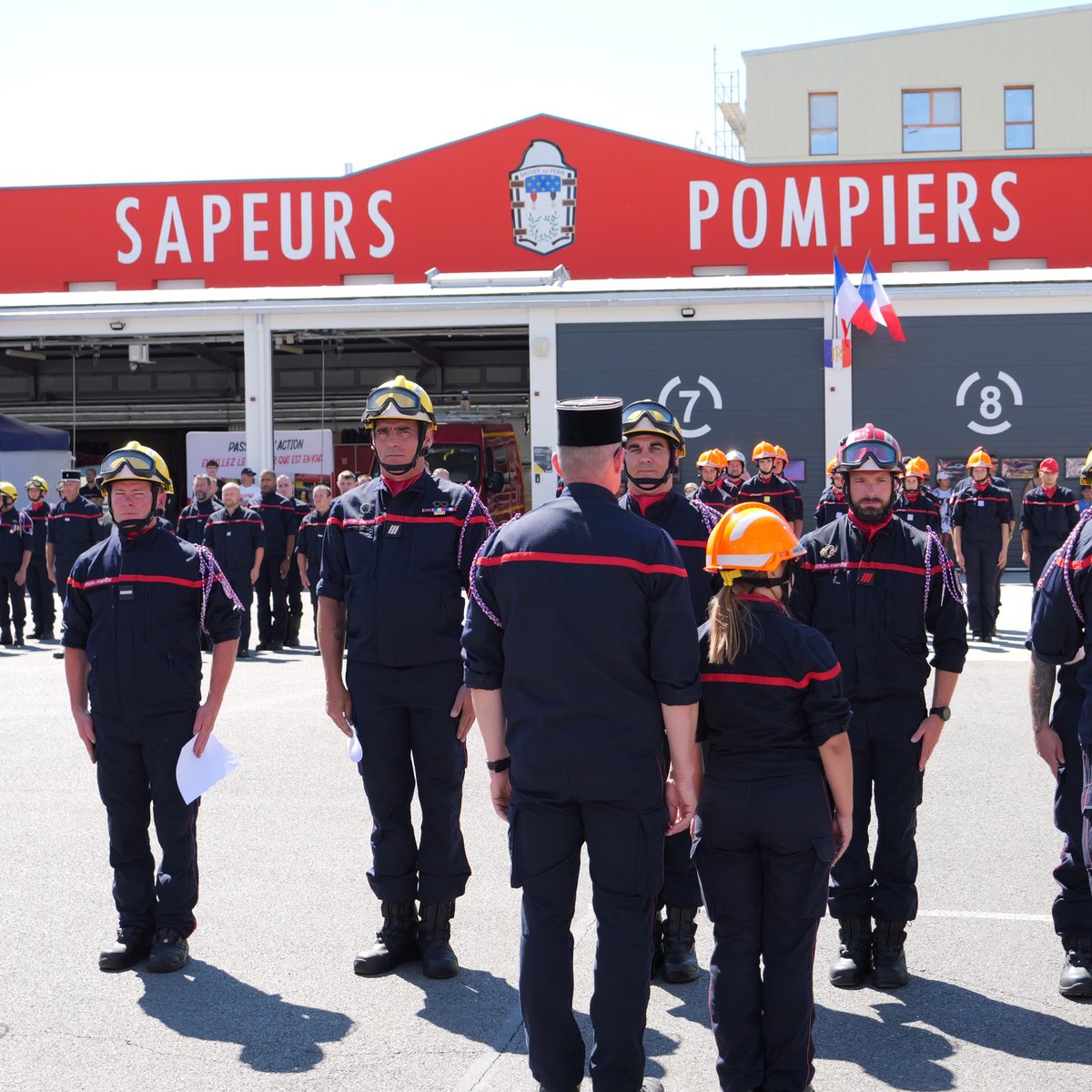 GrandReims's tweet photo. Cérémonie ce matin à l’occasion des 50 ans de la Caserne #Reims #Witry ! Tout le week-end, de nombreuses activités et #animations vous sont proposées : Tyrolienne, parcours du mini #pompier ou encore #exposition de véhicules et de matériels. => Infos https://t.co/EqD5S02uh1 https://t.co/w1aMpJd73a