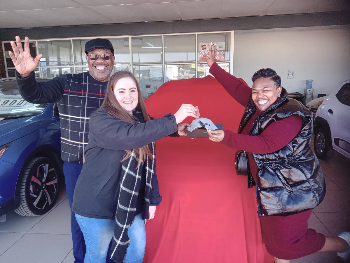 mmc_Kalipa's tweet photo. Nissan Alderwommen Mera, congrats 👏 💖 Ntsiki Kalipa newest car https://t.co/zpGsRbmCxL