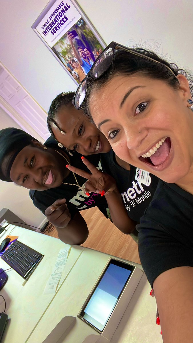 TiNaDeTre's tweet photo. This is the weekend to come to @MetroByTMobile to take advantage of our great Tablet Offer!!! Our Team in Lancaster, SC is waiting for you! #BeastMode #TrifectaWeekend @tglover187 @MrDennisJones @ChappyCLT https://t.co/KN00vcVwsE