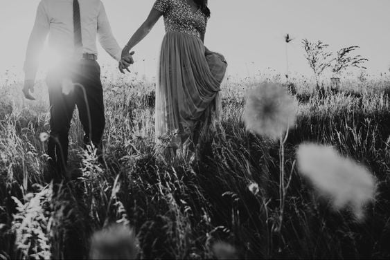 literlandweb1's tweet image. “Y así como el sol y las grandes explosiones de hojas que crecen en los árboles, tenía esa familiar convicción de que la vida comenzaba de nuevo con el verano". 
"El Gran Gatsby", Francis Scott Fitzgerald