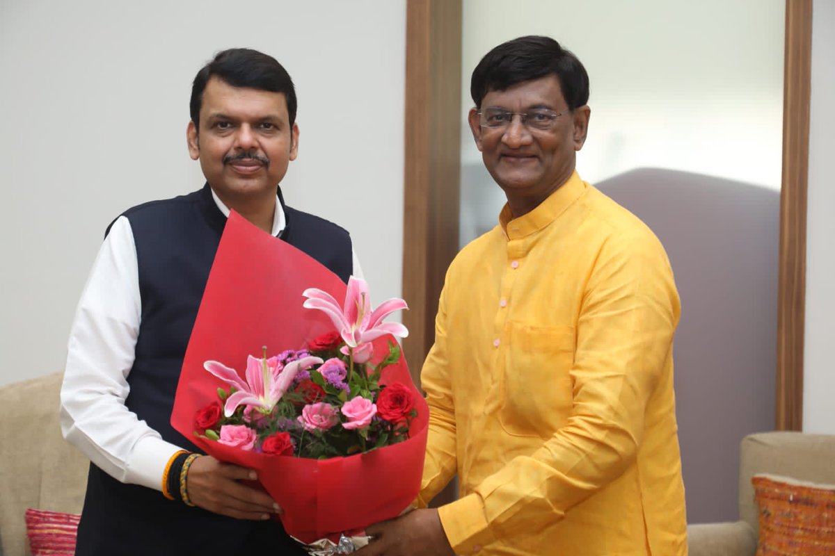 Deepakthakur_1's tweet photo. महाराष्ट्र भाजपचे कुशल संघटक, रणनितीकार मा.श्री @Dev_Fadnavis जी  यांची महाराष्ट्र राज्याच्या उपमुख्यमंत्री पदी निवड झाल्याबद्दल त्यांचे आज प्रत्यक्ष भेटून अभिनंदन केले व महाराष्ट्र आता विकासाच्या दिशेने धावेल असा पूर्ण विश्वास व्यक्त केला -
 श्री @iamJPThakur ! @BJP4Maharashtra https://t.co/1Qo6a9EjHa