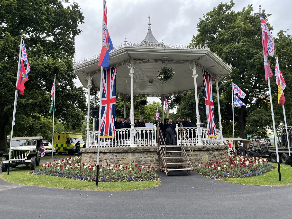 Taunton_TC's tweet image. Having a great time at the @SomersetAFD event in Vivary Park #Taunton! Lots of great stalls, bands, military vehicles and much, much more. There’s still time to come down and enjoy this amazing free, family friendly event in the heart of our town 🇬🇧 🇬🇧#ProudMayor @ArmedForcesDay