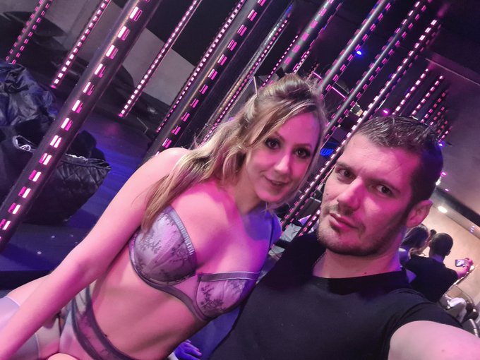 Souvenir du tournage @JacquieMichelX3 pour le film spa libertin Avec @didizerati @lylou_glams_ @EmmanuelleX_off<a class="tags" target="_blank" title="On Twitter" href="/?out=eyJ0eXAiOiJKV1QiLCJhbGciOiJIUzUxMiJ9.eyJpYXQiOjE3MjIwNjA5MTAsImlzcyI6InR3cG9ybnN0YXJzLmNvbSIsIm5iZiI6MTcyMjA2MDkxMCwiZXhwIjoxNzUzNTk2OTEwLCJyZWRpcmVjdF91cmwiOiJodHRwczovL3R3aXR0ZXIuY29tL0phY3F1aWVNaWNoZWxYMyJ9._OigqOs_ockIvtg_ewvPJT6vBbwBXd3s39r-Jg6V86HfOd_k1kurEAxUFxJJNRwe_-qpsH-6zHsKWMTs9dWgtg">@JacquieMichelX3</a><a href="/tag/alicehunter"class="tags"><span>#alicehunter</span></a>