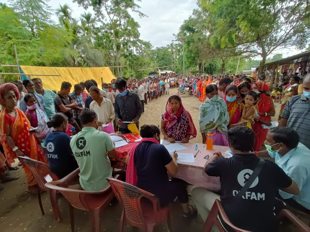#AssamFloods 

A thread about <a href="/OxfamIndia/">Oxfam India</a>'s relief response in visuals. The unprecedented crisis has caused several challenges in providing water, hygiene facilities, health, shelter &amp; food in Assam's affected areas. 
The Oxfam team has been working on ground for over a month.