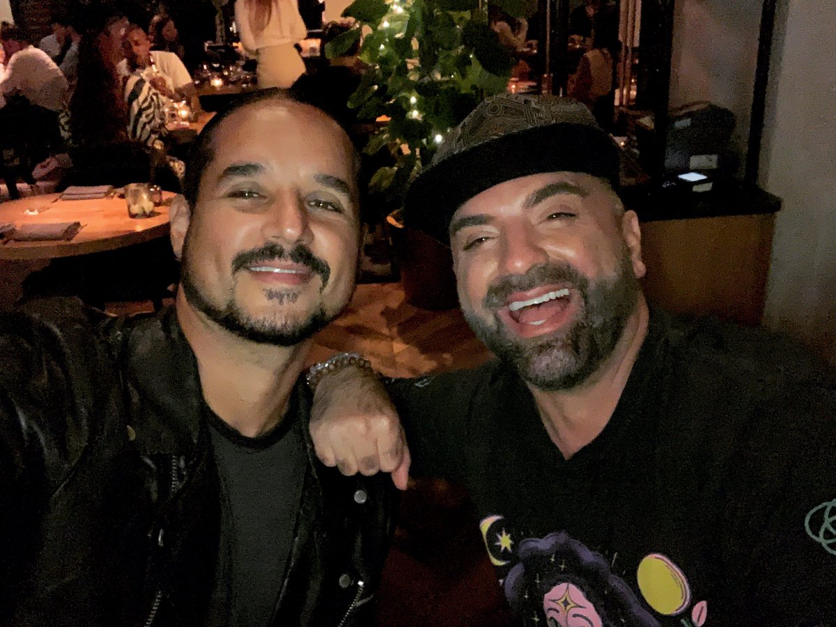RalphyRodriguez's tweet photo. Miren quien me vino a visitar durante mi cena en Nueva York? Uno de mis mejores amigos… mi hermano Ash Ruiz @illusionslicer ! Siempre una luz! #familiamenuda #hermandad #grancantante #hbomax #palantehbomax https://t.co/gFj4xbdUhu