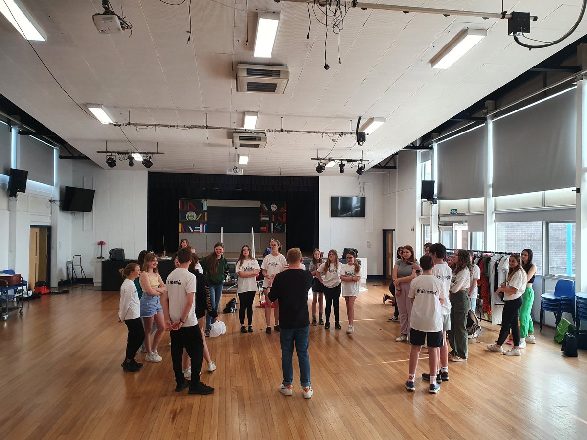 FHESPerformarts's tweet photo. @FHESPerformarts in for the weekend getting all ready for our Matilda production! We are so excited!🙌🎭🌟 @TeamFHES @LCollierPA https://t.co/GZpMx1l3Bh
