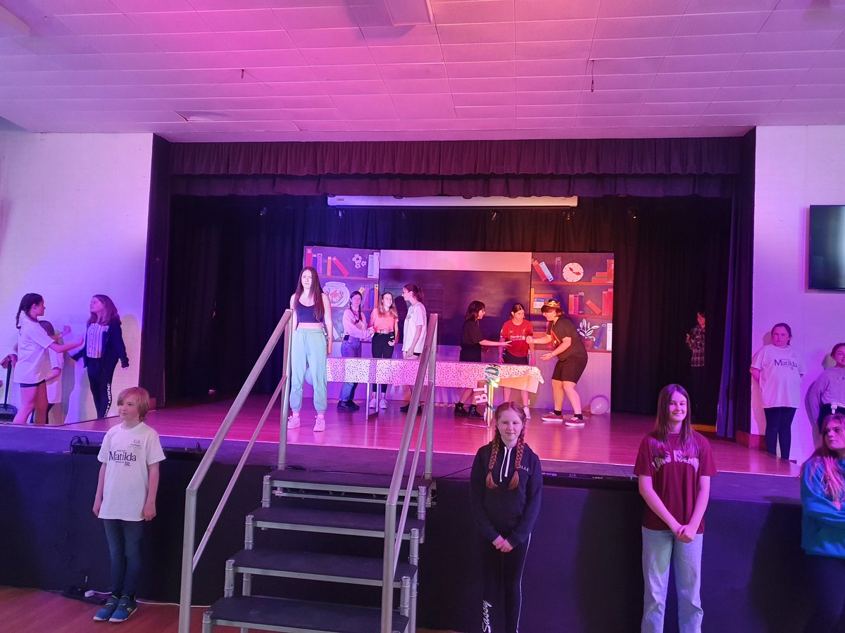 FHESPerformarts's tweet photo. @FHESPerformarts in for the weekend getting all ready for our Matilda production! We are so excited!🙌🎭🌟 @TeamFHES @LCollierPA https://t.co/GZpMx1l3Bh