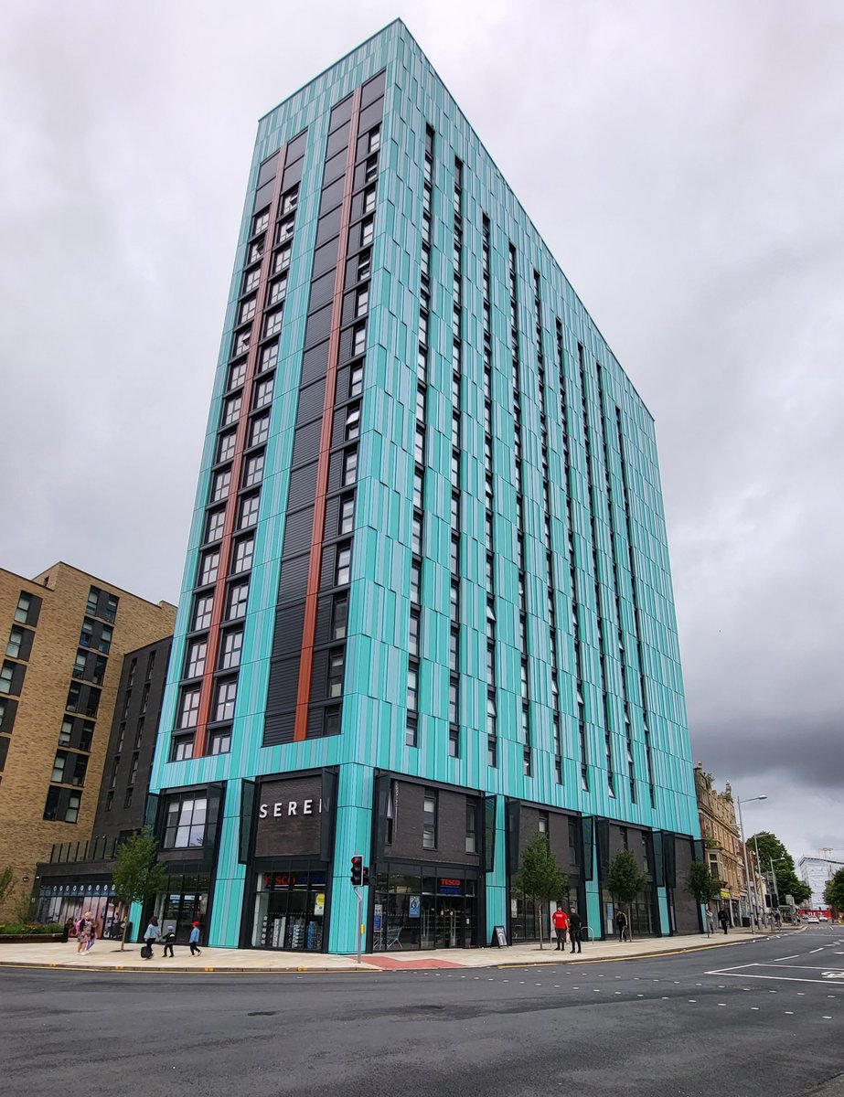 اقسم بالله احساس زابط عديل تجي مدينة لاول مرة وتلمح تصميم ليك من بعيد بالصدفة🔥