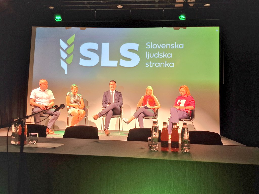 Iskrene čestitke novemu predsedniku <a href="/strankaSLS/">SLS</a> <a href="/BalazicMarko/">Marko Balažic</a> podpredsednikom
<a href="/kaja_galic/">Kaja Galič</a> <a href="/CiglerMarko/">Cigler Marko</a> in Mihaeli Rožej, predsednici glavnega odbora <a href="/krause_lara/">Suzana Lara Krause</a> ter vsem ostalih izvoljenim na kongresu