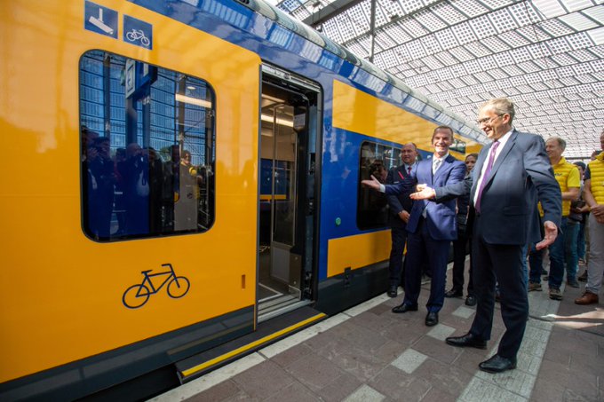 NS presenteert nieuwe trein https://t.co/Dux3pxMtF6 https://t.co/EPKupLxMJW