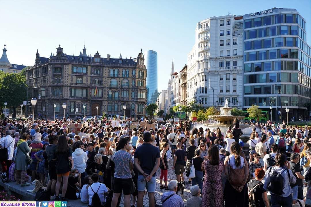 CnaaeEus's tweet photo. Ayer volvimos a salir a las calles en Bilbao, por la memoria de nuestres hermanos, por la justicia y por la vidas NEGRAS.
#MasacreMelilla 
#LasVidasNegrasImportan 
#ComunidadNegraResist https://t.co/hCvZrXedyL