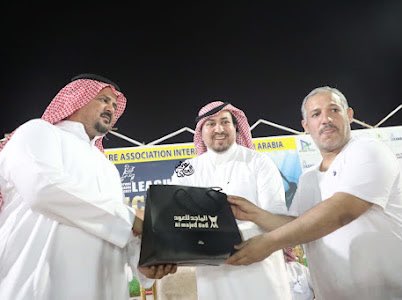 alfaisl_team's tweet image. تكريم من ادارة فريق #الفيصل الى رئيس فريق @kawkab_fc