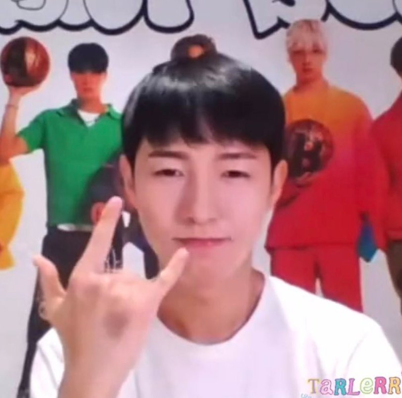 mfaljen's tweet photo. cool renjun 🤟 https://t.co/WJSAmZDWX0