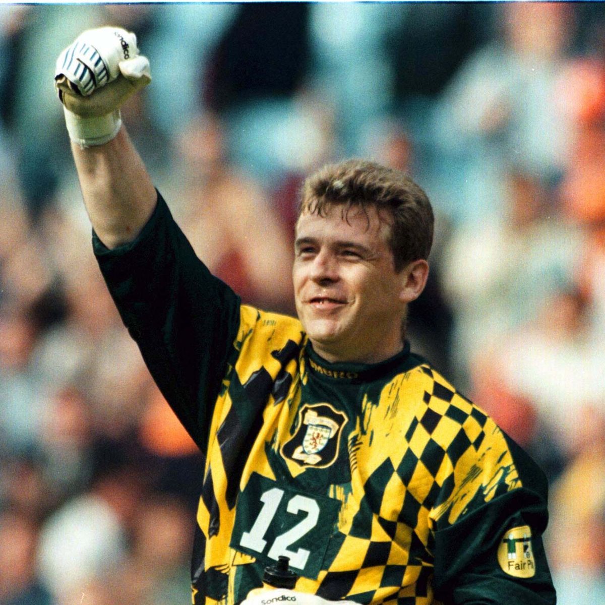 90sfootball's tweet photo. RIP Andy Goram 💔 https://t.co/ZxhOY6KCo6