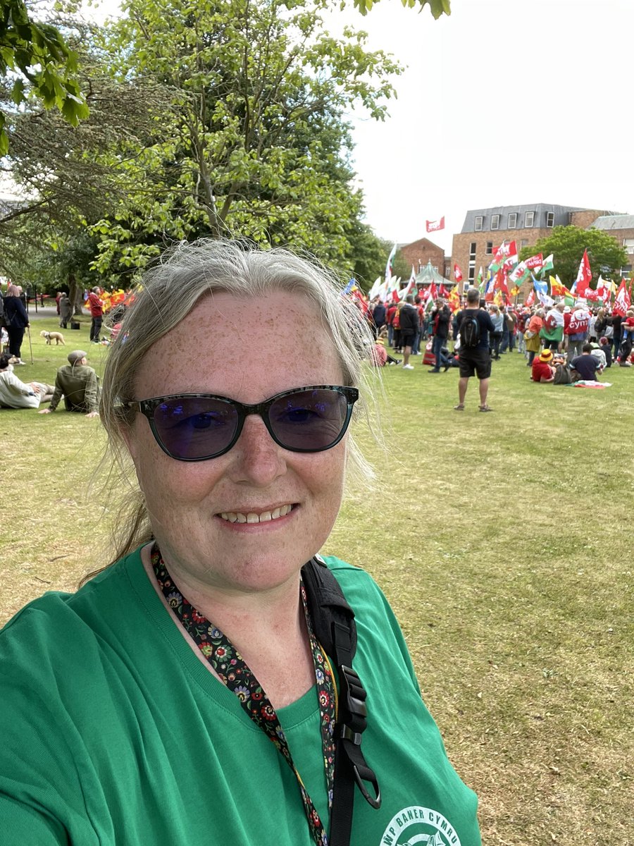 purpletogs's tweet photo. Great turnout today @mrflag  #annibyniaeth @AUOBCymru #AUOBWrexham
#indywales #yourCymru @nationalwales https://t.co/sE3ABSaVWs