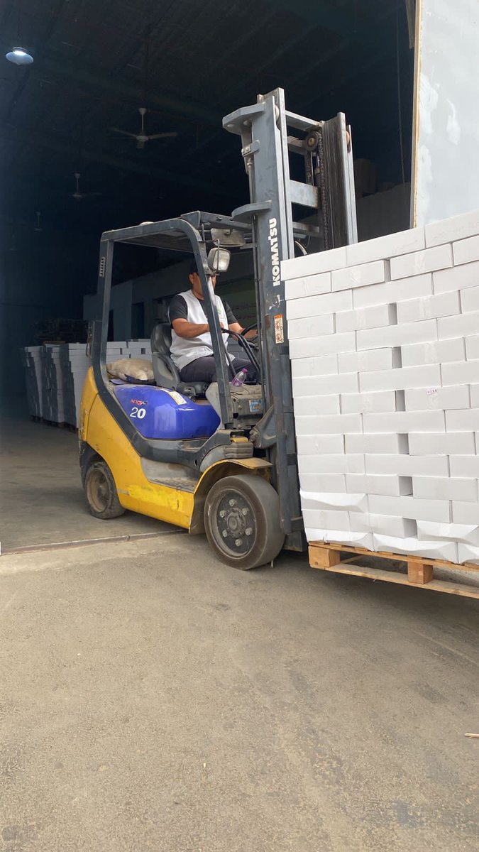 استقبلت جمعية البر الخيرية بمركز الحكامية 3000 كرتون تمر فاخر الجودة من أوقاف الشيخ محمد بن عبدالعزيز الراجحي، وتقوم الجمعية بتوزيعه على الأسر المستفيدة من خدماتها.