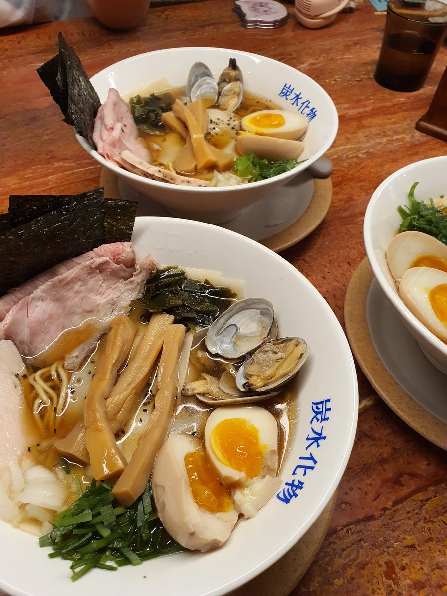 Do_YaJi's tweet image. 여러분은 인터넷에서 보고 북마크한 맛집이 있나여?
저도 당연히 있음. 오늘 그 중에 하나인 라멘집을 다녀옴
성수 탄스이카부츠. 풀토핑 소유라멘(13,000)
한 그릇의 정성이라는 문장이 생각나는 라멘.. 진한 국물과 간이 벤 면발, 야들야들한 챠슈와 닭고기 모든 고명,토핑이 완벽해..!!