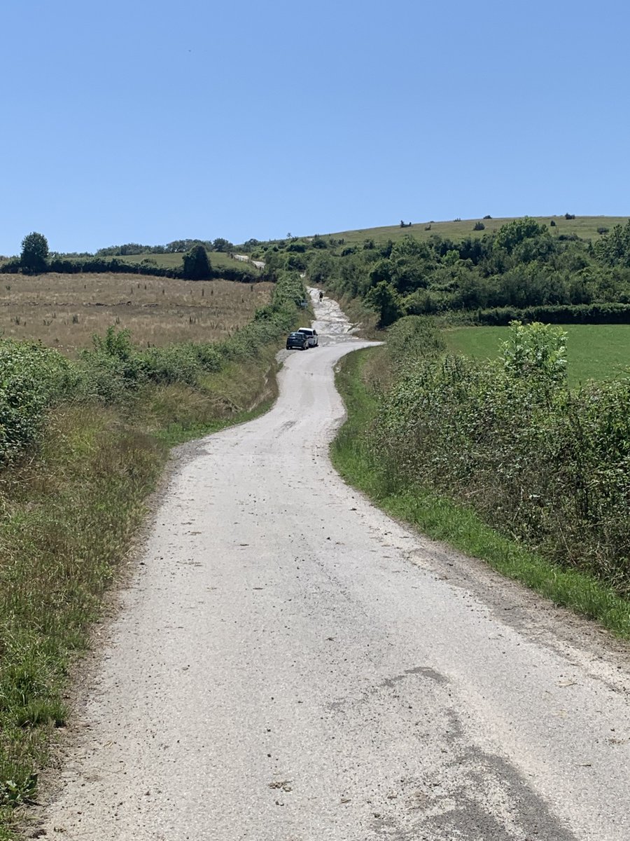 LP_Acheron's tweet photo. Maintenant, j’ai cette ascension qui m’attend en plein cagnar.
Franchement, je vous ferai bien un petit live mais le réseau n’est pas top et ça risque d’être crevant.
#RoadtoCompostela https://t.co/I2yiJzjOEx
