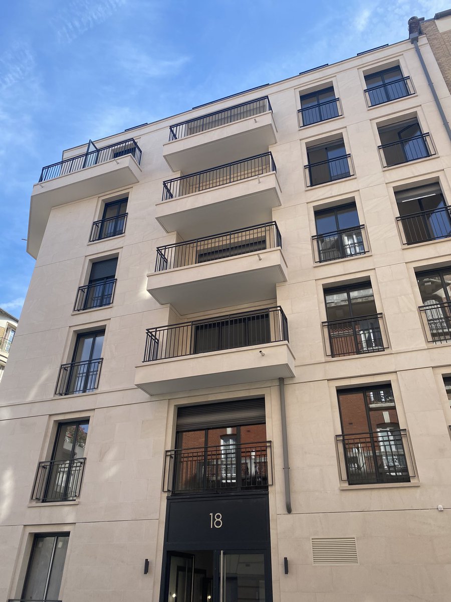 AudreyDepommier's tweet photo. #vend #appartement #Clichy Projet neuf livré le 8/07. 83m2, 3 chambres, 2 salles de bain, terrasse 10m2 exposée sud, 2ème étage avec ascenseur. Garage fermé. À proximité de place de la république avec tous les commerces. MP pour le prix. Partagez SVP 🙏 https://t.co/CH5BCYw06j