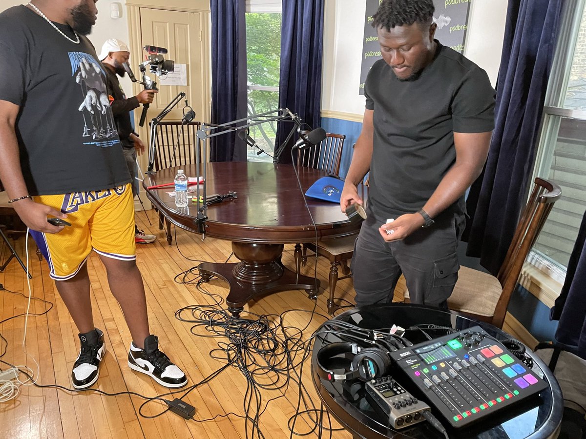 sambazapodcast's tweet photo. Getting ready to podcast!!! #podbreak #July4th weekend..with African Diaspora podcasters. #podbreak2022 #Chicago is lit!!! https://t.co/OfI1XjMtID