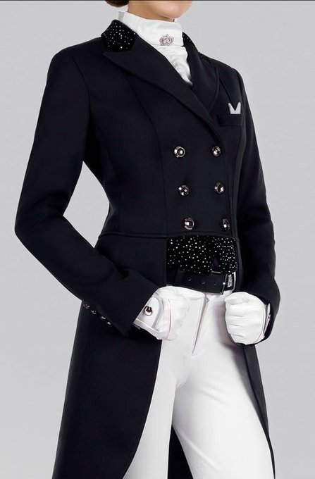 【着衣の上にビキニ】が最も似合う衣裳 というものを考える夜。

乗馬服にビキニなどはエロいのではないか。 