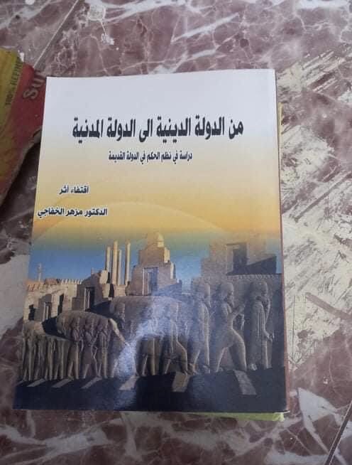 كيف تريد ان تكتب وانت لم تعد تقرأ؟ ولا تحسن الاصغاء! ولا تحاول فك ابجدية المعرفة! القراءة زيت قنديلك ايها القابع في عتمة الثقة المزيفة..
.
| قاسم حداد |
"محطات جديدة"