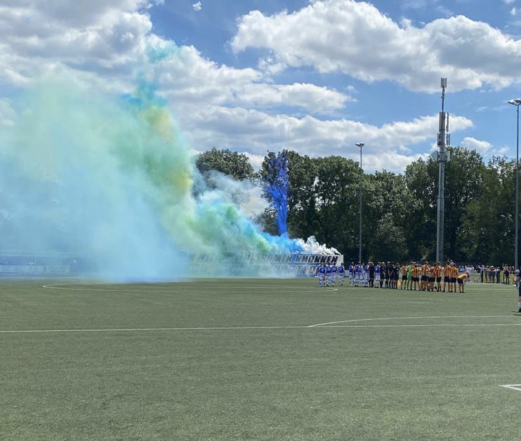 We zijn begonnen. De stand na 13 minuten spelen 0-0