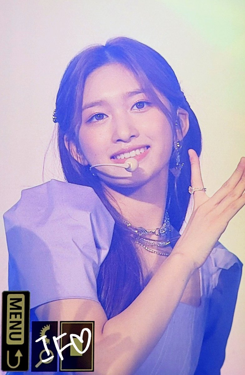 Leeseo_iF's tweet photo. 220702 아이브 이서 UNIKON 프리뷰 #IVE #아이브 #이서 #Leeseo https://t.co/tJTmc9jfUs