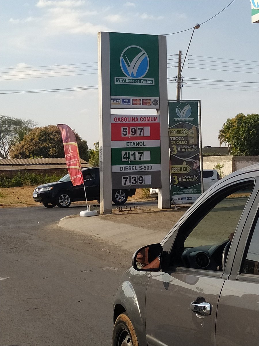 Tiagojunior28's tweet photo. @BolsonaroSP Alguns A 5,97 a gasolina https://t.co/8hemuduLpD