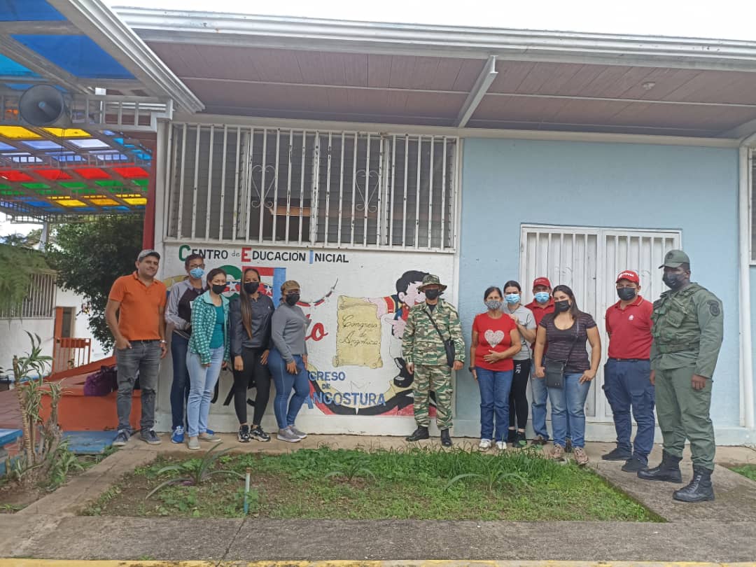 #BricomilesMiEscuelaBella <a href="/NicolasMaduro/">Nicolás Maduro</a> <a href="/_LaAvanzadora/">Yelitze Santaella</a> #MiEscuelaBella @MPPEDUCACION <a href="/Berzabethg1/">Berzabethgandicaoficial</a> finalización