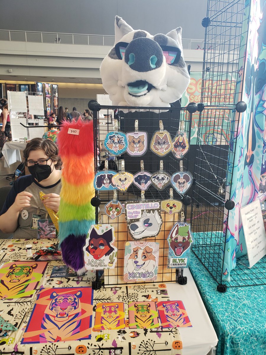 hey guys! haven't used Twitter in forever but decided to try to use it again. I'm dealing at anthrocon right now (D19). I still have some bandanas, art prints, premade dog badges, and custom badge commissions. or just stop by to say hi to stell and I! #Anthrocon #anthrocon2022