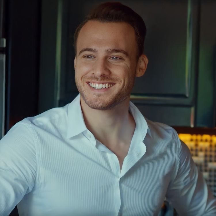 merybumiyy's tweet photo. “We don’t need hate in this world.”
                                     — kerem bürsin https://t.co/rps7lKWtIe