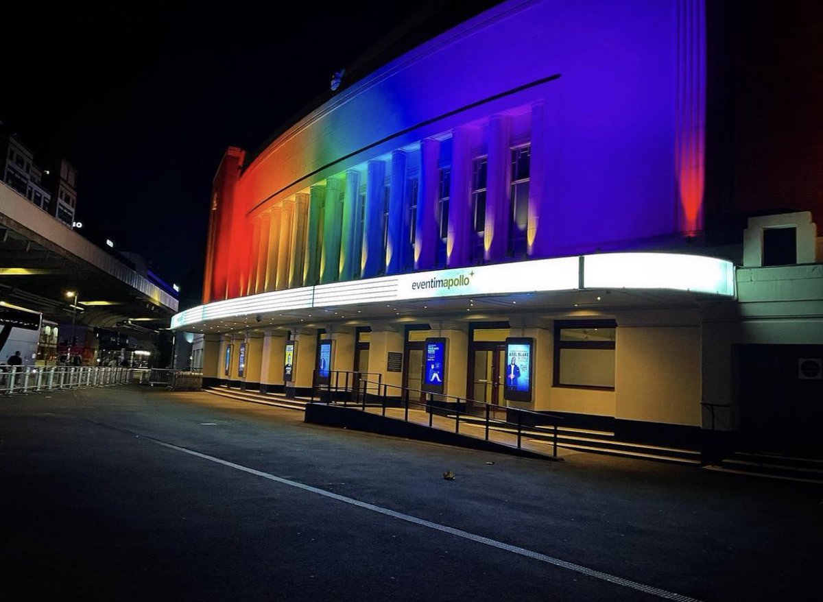 edwardsphotouk's tweet photo. The @EventimApollo looked beautiful, last night, as I was heading home from @RiversideLondon! https://t.co/x3rBbYTvTy