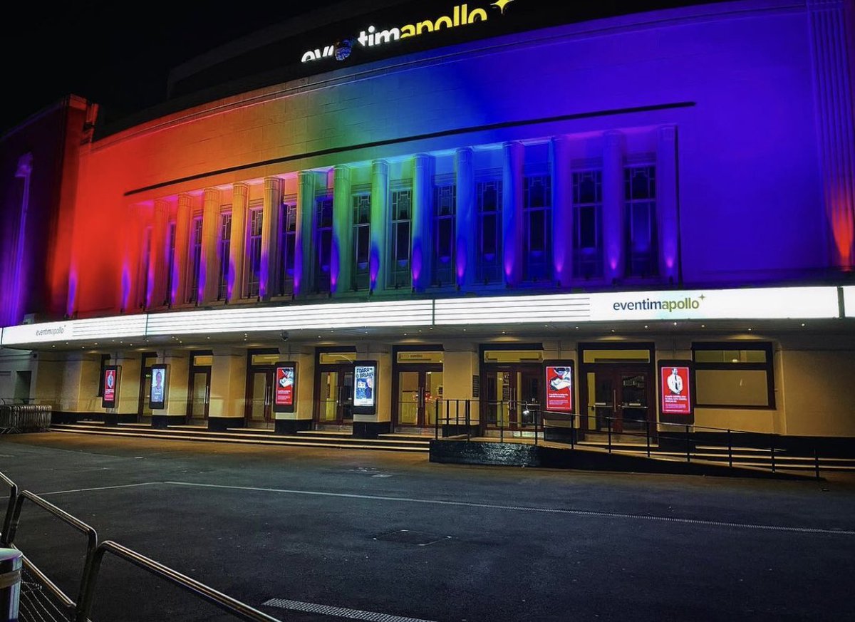 edwardsphotouk's tweet photo. The @EventimApollo looked beautiful, last night, as I was heading home from @RiversideLondon! https://t.co/x3rBbYTvTy